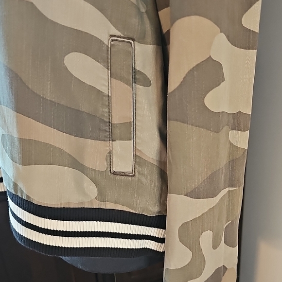NWOT-Natural Reflections Tan Camouflage Bomber Jacket - Picture 3 of 6